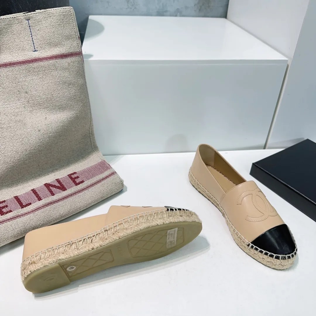 👟👟Ex-factory price 420👟👟 🌈🌈Hawaiian Holiday Series🏖️24 new colors 🌟🌟CHANEL🌟🌟Chanel's new hemp rope sole fisherman's shoes. 🔥🔥The upper is made of imported printed cloth, the inner pad is silk sheepskin, super soft sheep feet, and the original rubber-injected translucent rubber original color espadrille sole. 🐎Size: 35-40 (34, 41, 42 can be customized, non-refundable)